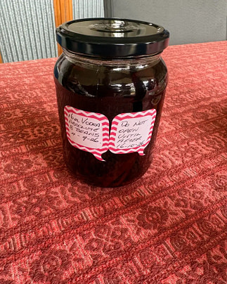vanilla-essence-jar-cooking